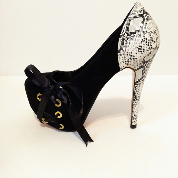 Crape Myrtle Black White Faux Suede Heels sz 38 - Picture 3 of 6